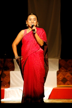 lisa-sing-india-song.jpg
